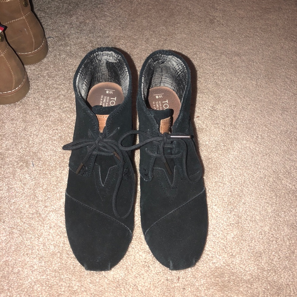Tom heels